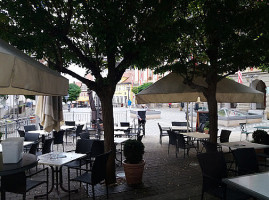 El Plaza outside
