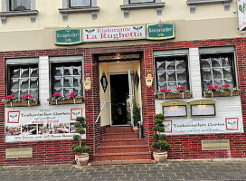 La Rughetta outside