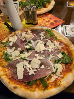 Pizzeria Roma food