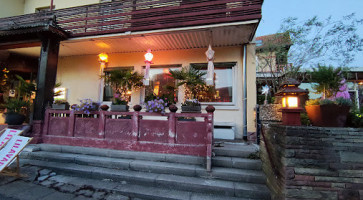 Lilavadee Thai outside