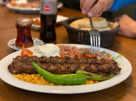 M&n's Grillecke food