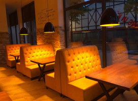 M&n's Grillecke inside