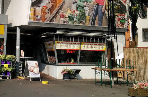 Asia-Sushi-Food outside