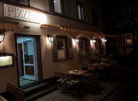 Da Toni Pizzeria outside