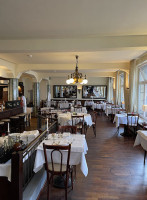 Empore inside