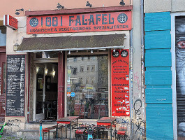 1001 Falafel outside