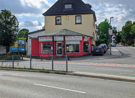 Pizza Paradies outside