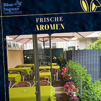 Blue Ingwer outside