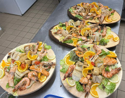 Der Goldene Adler food