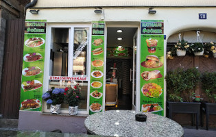 Emin Döner outside
