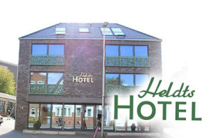 Coffee Pastry Heldt outside