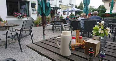 Landgasthof Alt Bischofsheim outside
