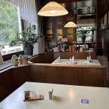 August Baumgartner À l'intérieur