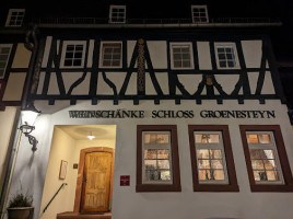 Weinschänke Schloss Groenesteyn outside