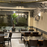 Sylvia's Restaurant Dentro