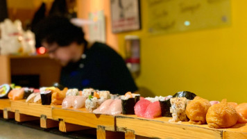 Tsutenkaku Sushi-Haus food
