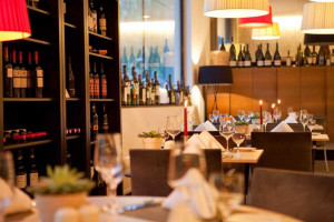 Weinwirtschaft Lounge · Im Arcona Mo. food