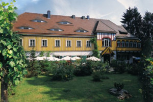 Historisches Fischhaus im Konig-Albert-Park-Hotel outside