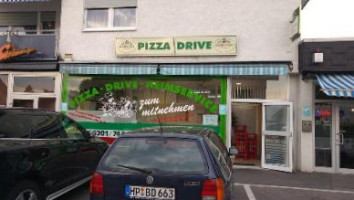 Pizza-Drive outside