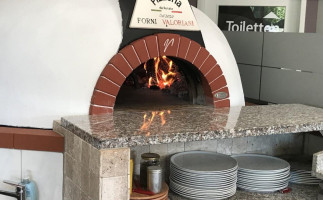Pizzeria Da Renato inside
