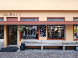 Stadt:Cafe outside