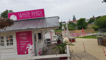 Beach Club White Pearl outside