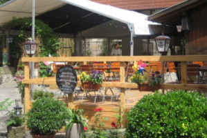 Wacker Landgasthof outside