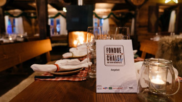 Fondue Chalet Zug Auf Dem Arenaplatz food
