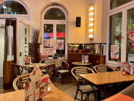 Cafe Extrablatt Eigelstein inside