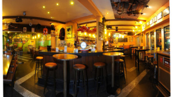 Zum Heringsbrunnen Bar Restaurant inside