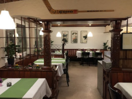 Restaurant zum Alpenrösli inside