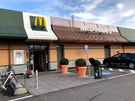 McDonald's - McDrive outside