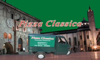 Pizza Classica inside