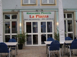 Pizzeria La Piazza Höchberg inside