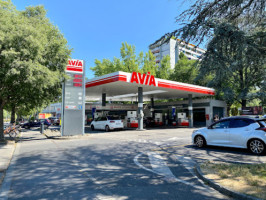 Avia Carouge Station-service Avec Shop outside