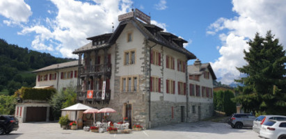 Caveau Du Chateau De Brignon outside