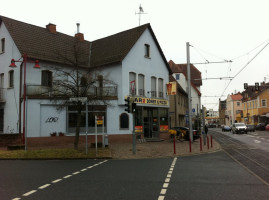 Star 2 Döner Pizza outside