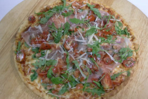 Pizza Heimservice Peppone food