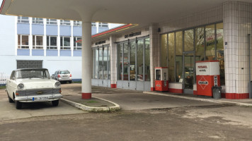 Oldtimer Tankstelle outside