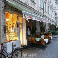 Cafe Ignaz outside