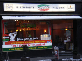 Ravenna Pizzeria outside