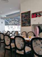 Café Restaurant Le Rhône food