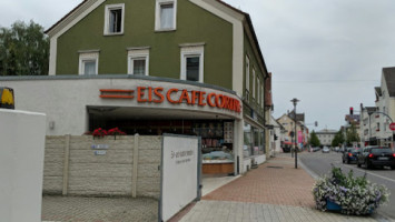 Eiscafe Cortina outside