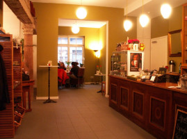 Yilliy Chocolaterie, Café Und Galerie food