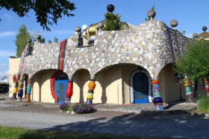 Hundertwasser Architektur outside