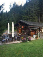 Alzenbrunnhütte outside