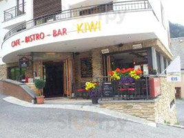 Cafe-Bistro-Bar KIWI outside