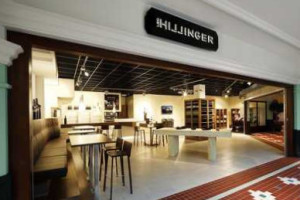 Leo Hillinger Lounge Designer Outlet Salzburg inside