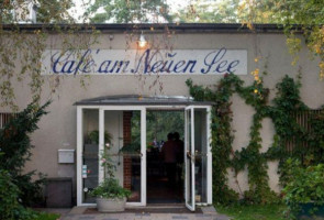 Café am Neuen See inside