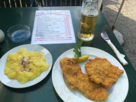 Biergarten Haltestelle 1er food